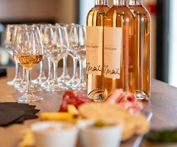 基里亚德拉瓦勒酒店 3* 拉瓦勒