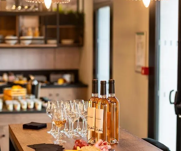 基里亚德拉瓦勒酒店 酒店